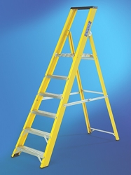 Medium duty glassfibre platform steps